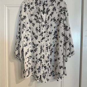 Floral Black and White Women's Top NWT